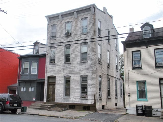 Primary Photo - 342 N 10th St