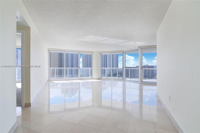 Building Photo - 16400 Collins Ave