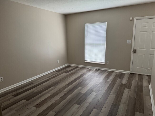 Foto del edificio - 3 Bedroom, 1 Bath Ranch Home in Columbus' ...