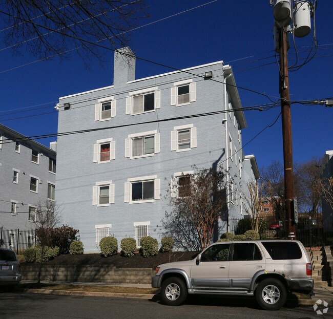 Building Photo - High Land View