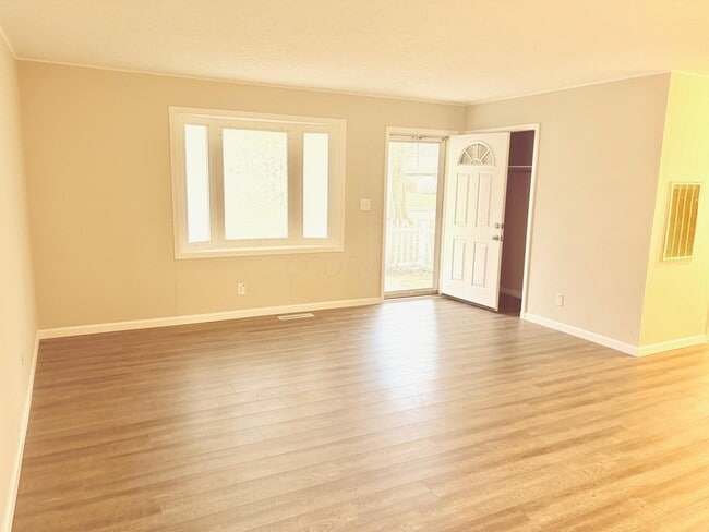 Foto del edificio - 4052 Ural Ave