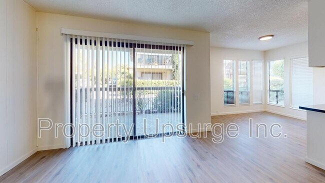 Foto del edificio - 905 Lakeside Dr