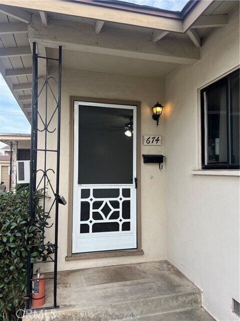Building Photo - 674 S Eremland Dr