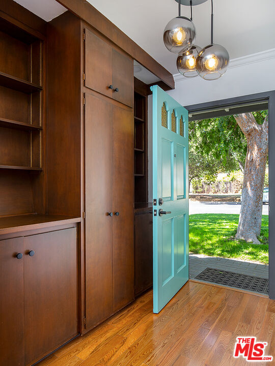 Building Photo - 1900 Sycamore Dr