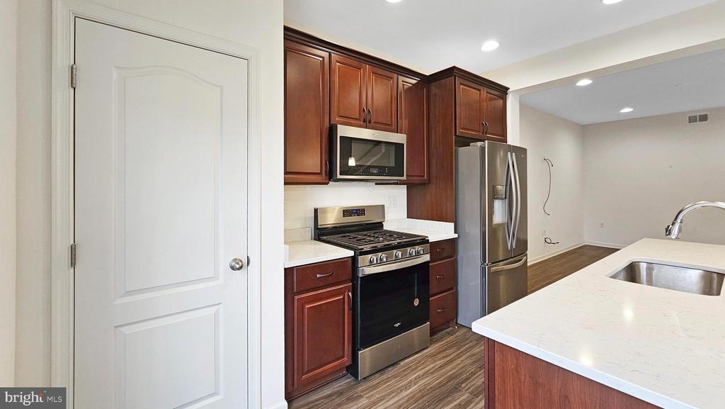 Primary Photo - 138 Copeley Cir
