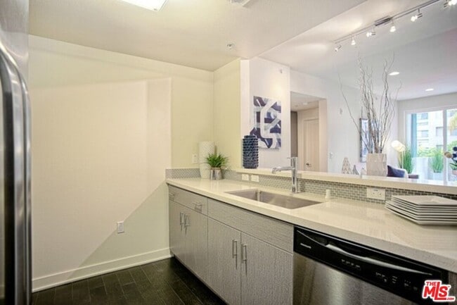 Building Photo - 436 Virgil Ave