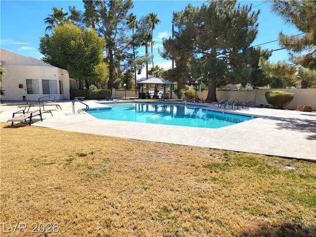 Foto del edificio - Green Valley Condo w/Community Pool!!