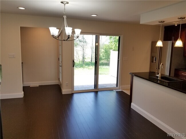 Building Photo - 807 Red Fern Ct