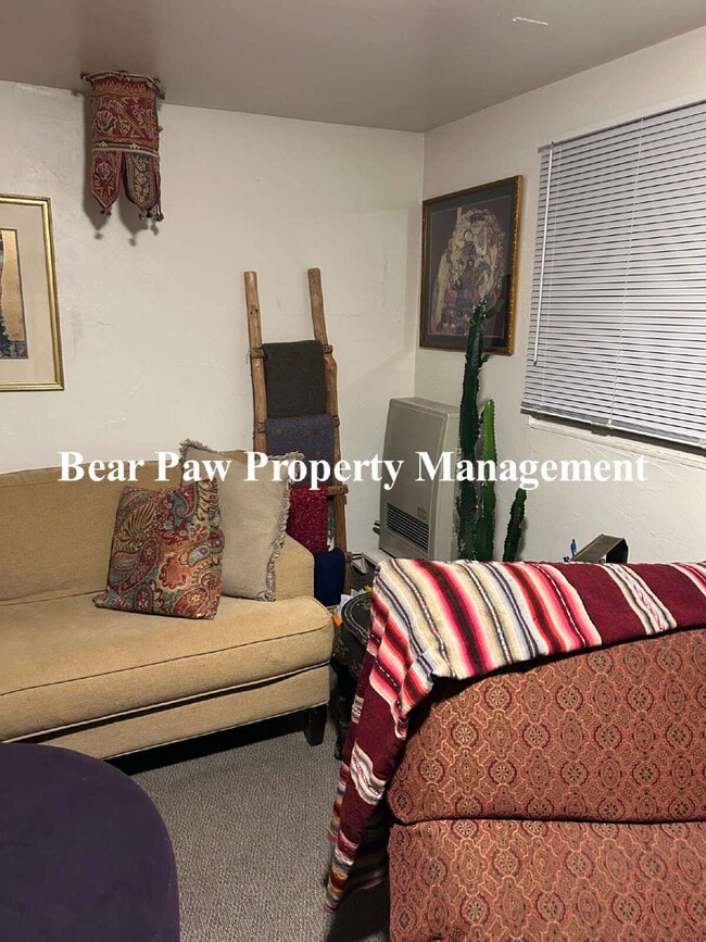 Building Photo - Adorable cabin in Evergreen!