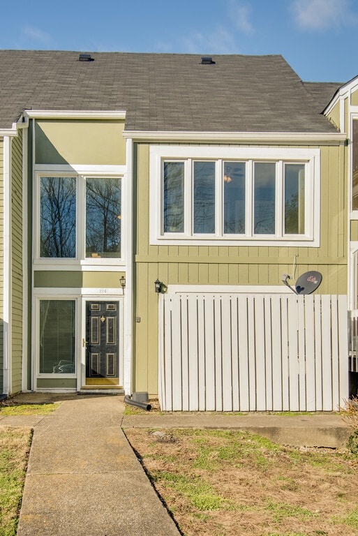 Foto del edificio - Amazing and spacious 3/2.5 Hermitage Townhouse with fireplace & patio!!! Pets ok!