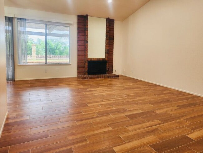 Foto del edificio - 23581 Via Calzada