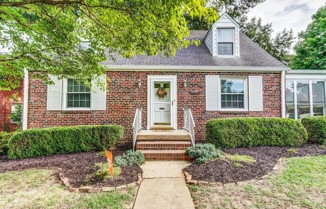 Building Photo - 3500 Rosewood Ave