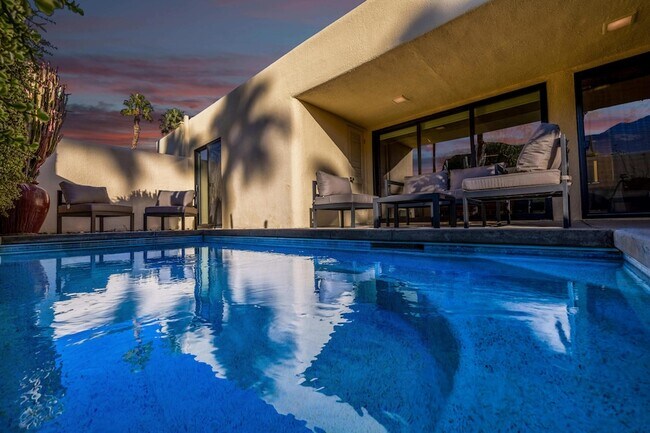 Foto del edificio - 1173 E Alejo Rd