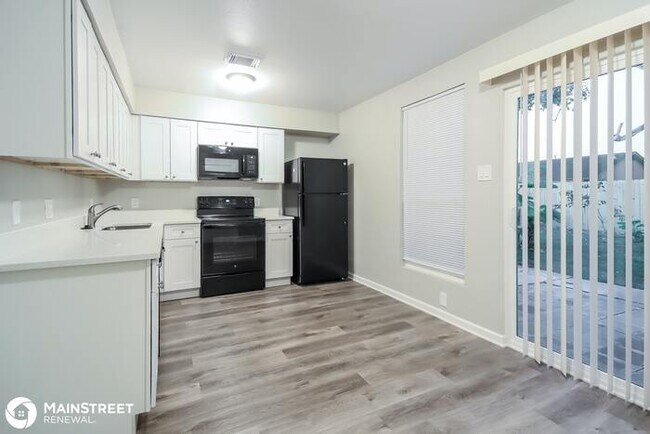 Building Photo - 15834 Kenbriar Dr