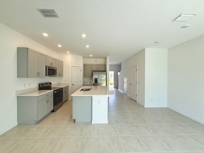 Building Photo - New - Never Lived In Townhome - Lakewood R...