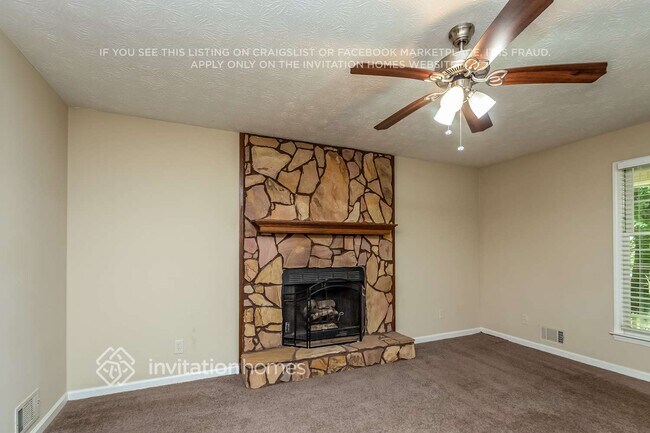 Building Photo - 2710 Old Ivy Ct NE