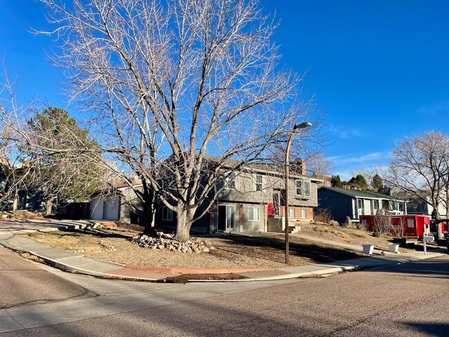 Foto del edificio - 4 Bed/3 Bath with A/C in Cheyenne Meadows