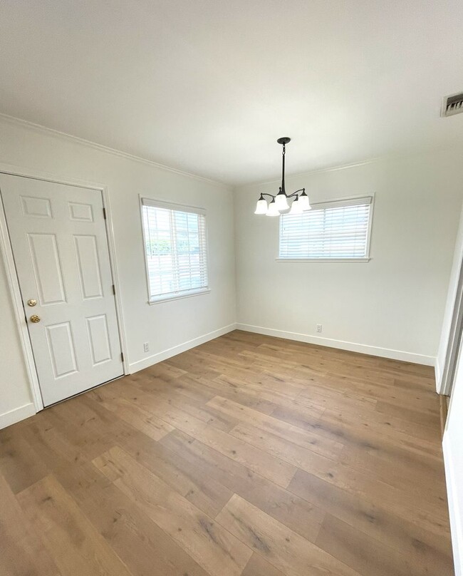 Foto del edificio - 3 bedroom immaculate home in Southwest Tor...