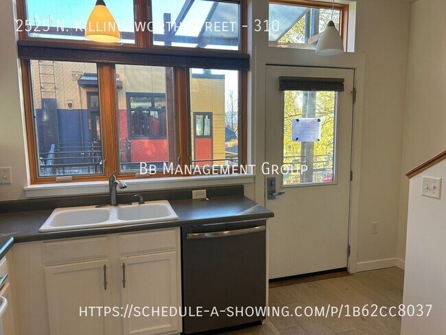 Building Photo - Fantastic Contemporary Condo in Overlook N...
