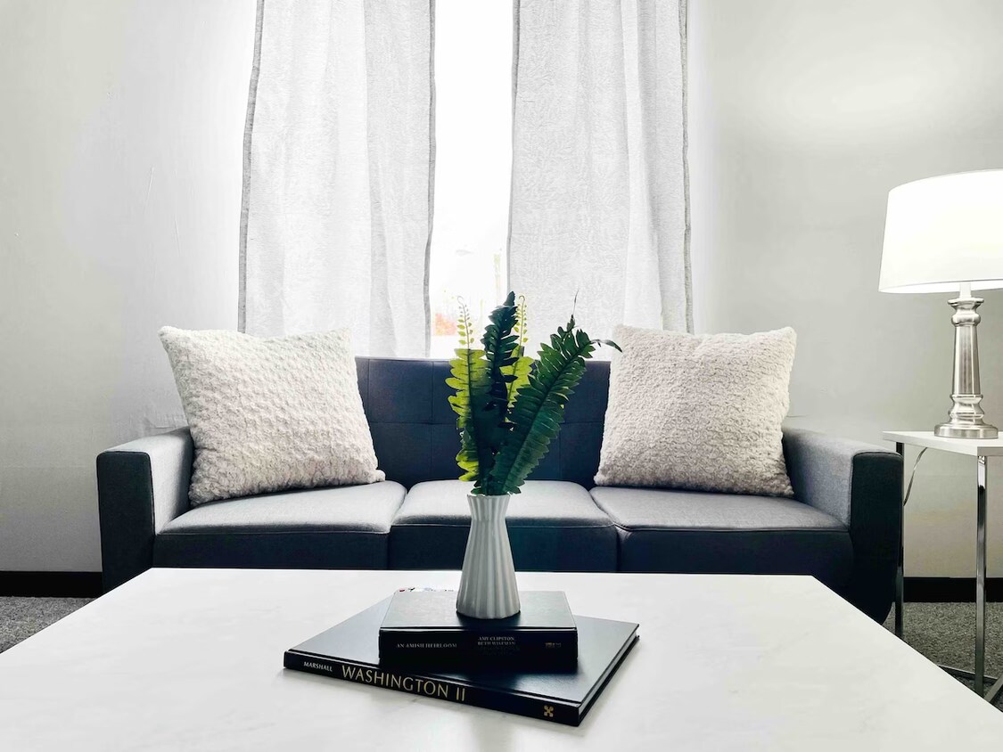 Foto principal - 82 Adams Ave