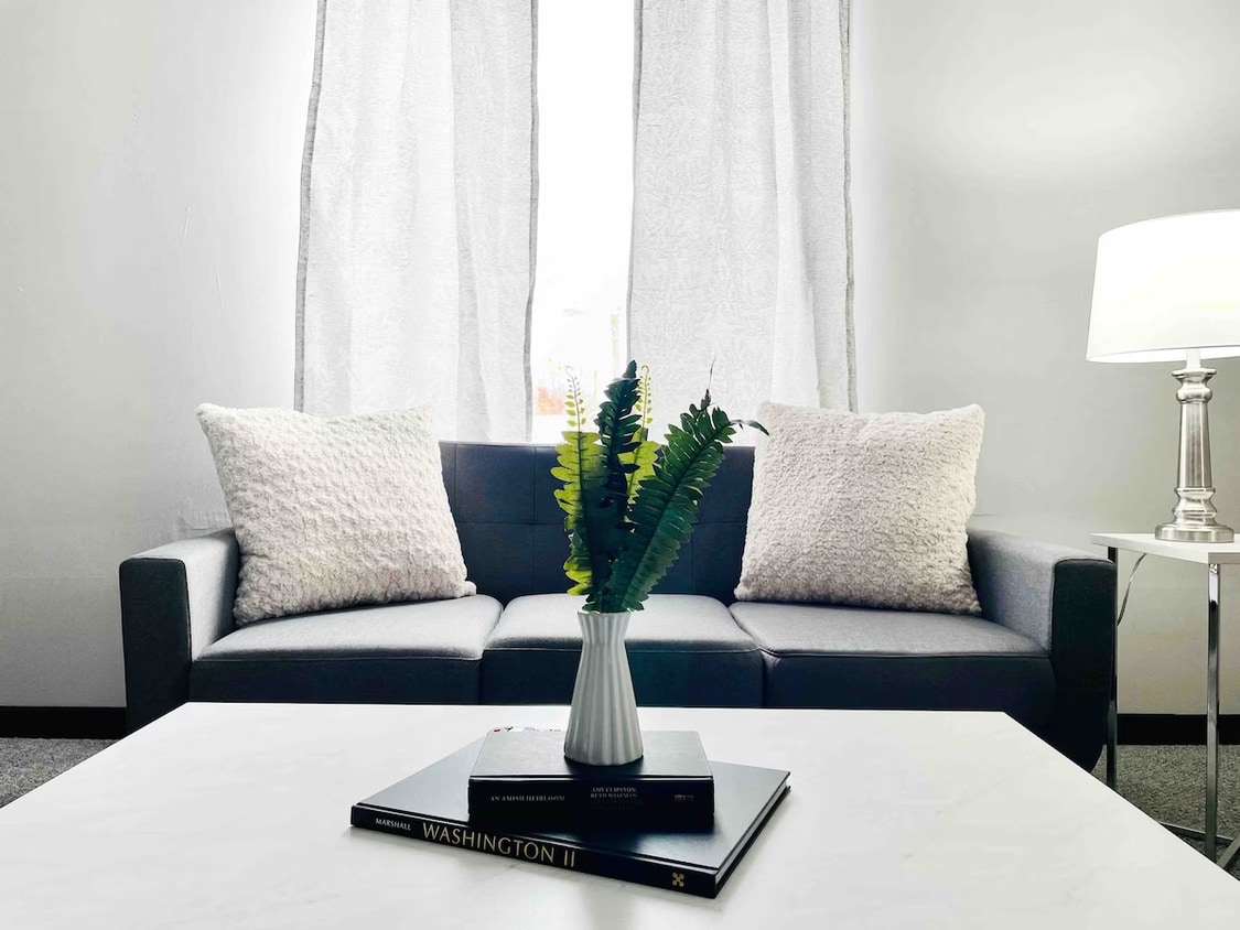 Primary Photo - 82 Adams Ave