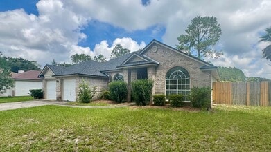 Building Photo - 8943 Country Bend Cir N