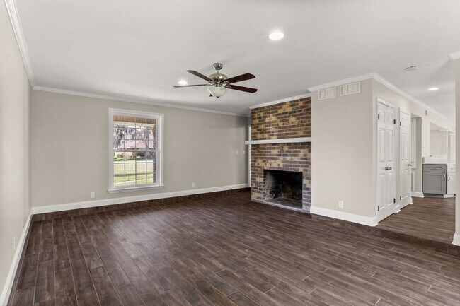 Building Photo - 421 Willowdale Blvd