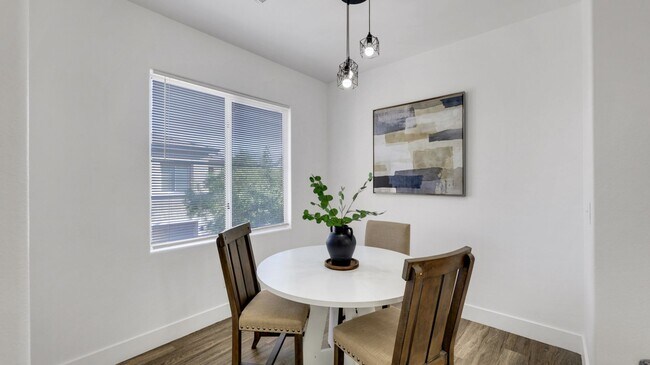 Foto del edificio - 721 Peachy Canyon Cir