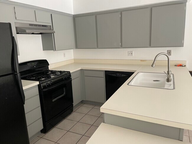 Foto del edificio - 4150 Lake Harbor Ln