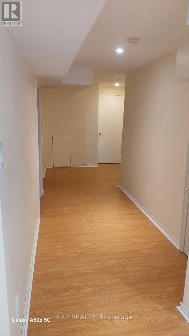Building Photo - 30 Deerwood Crescent