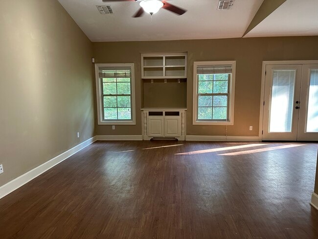 Building Photo - 1411 Caney Ln