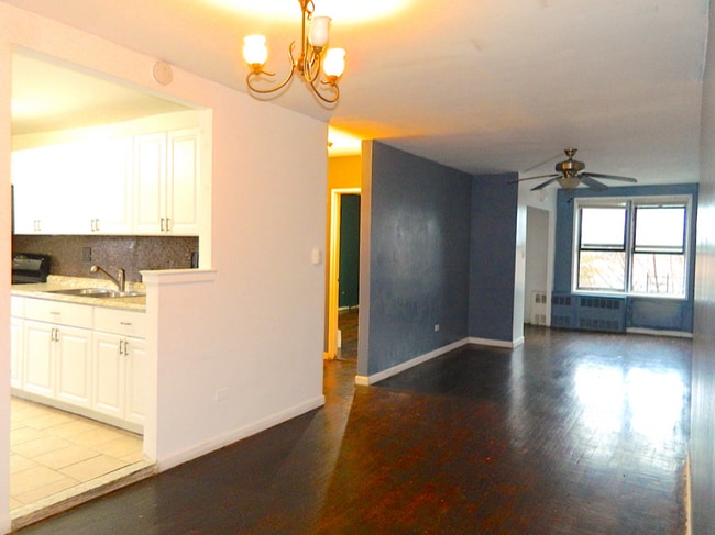 Building Photo - 3255 Randall Ave