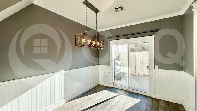 Building Photo - 1970 N Hartford St