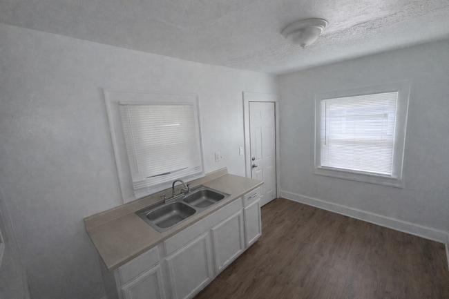 Photo - 611-613 N Colorado Ave House