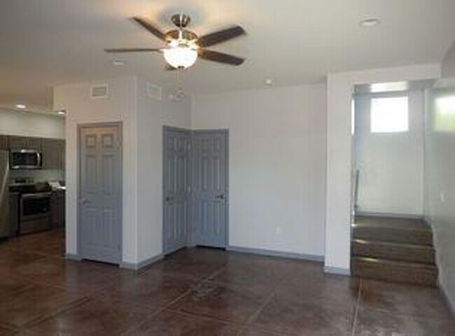 Building Photo - Beautiful Single family home on Flower