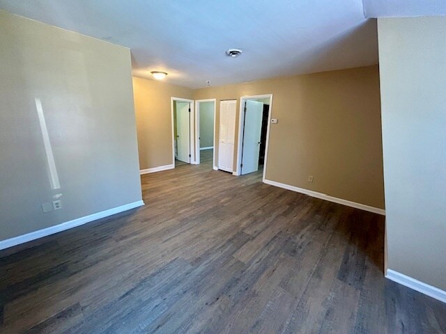 Building Photo - 202 Robin Ln