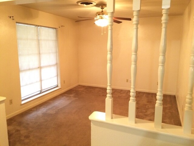 Building Photo - Large 3BR/2BA Home in Southern Hills Rent $1,100 / Deposit $700