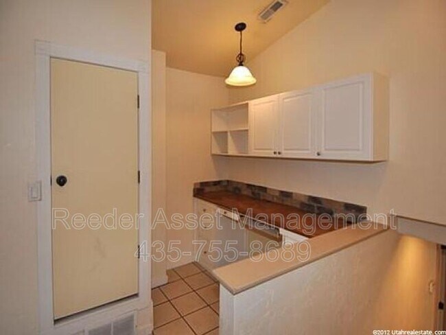 Building Photo - 7408 S 700 E