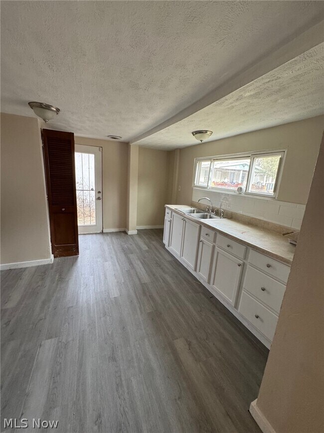 Foto del edificio - 3706 Walton Ave