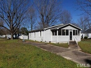 Building Photo - 803 Hare St
