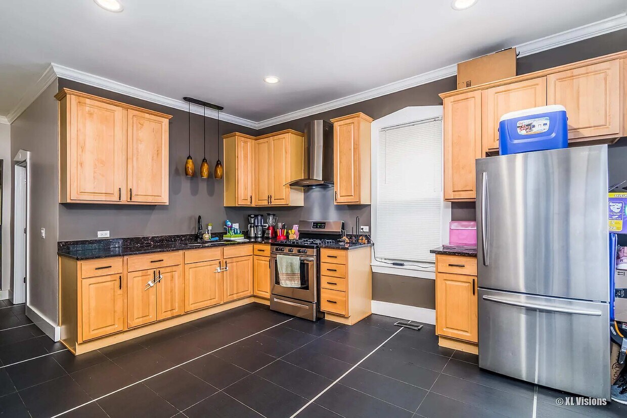 kitchen - 2310 N Kenneth Ave