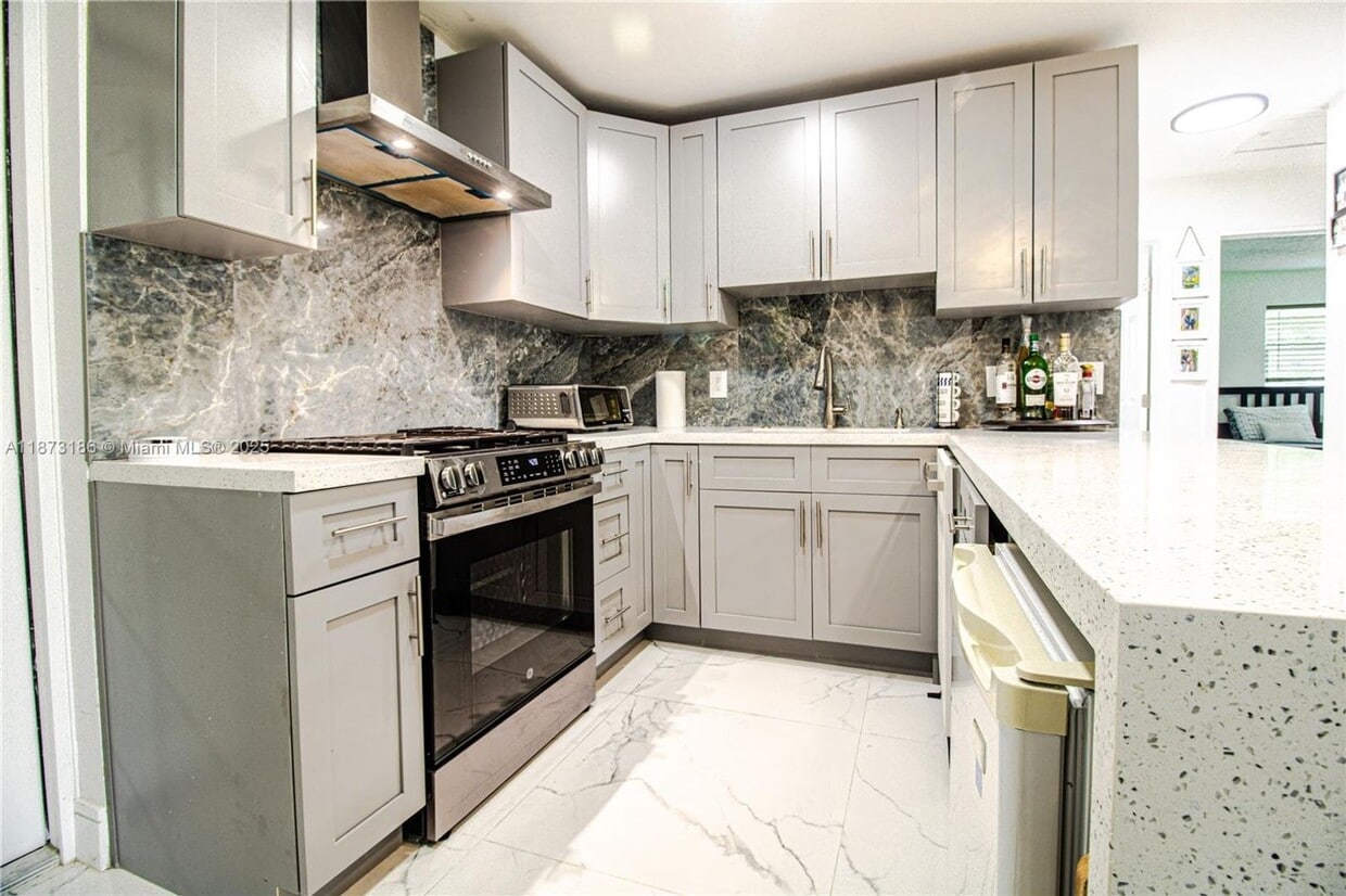 Primary Photo - 5601 SW 38th St