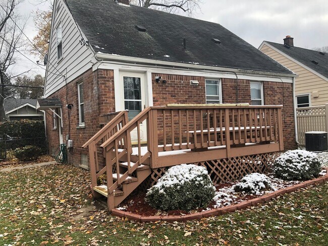 Foto del edificio - 3 bedroom - 2 bathroom - $1,595 - Dearborn