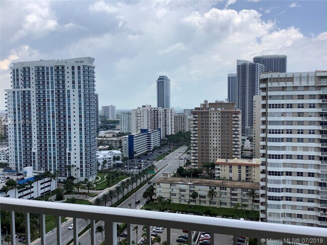 Foto del edificio - 1980 S Ocean Dr