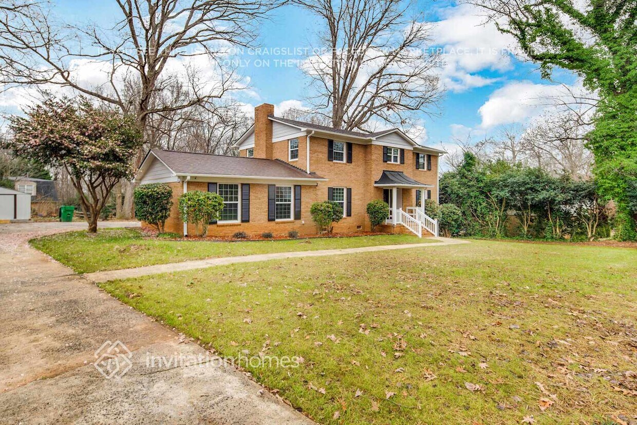 Foto principal - 6613 Fairlawn Rd