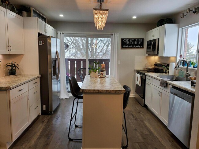 Foto del edificio - 1334 Greenhedge Rd