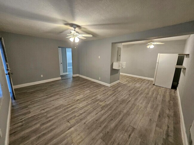 Foto del edificio - 1600 NW 93rd St