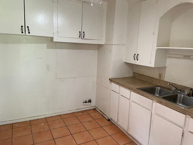 Building Photo - Must See 3 Bedroom Home