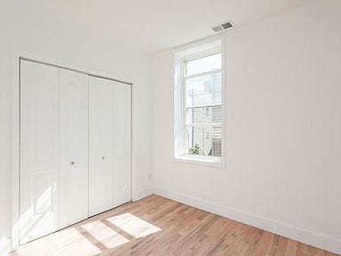 Building Photo - 923 S Carpenter St