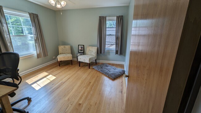 Foto del edificio - 914 Forest Ave